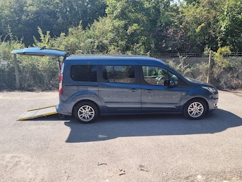 Used Ford Grand Tourneo Connect 2020 for sale - 76625529: Photo