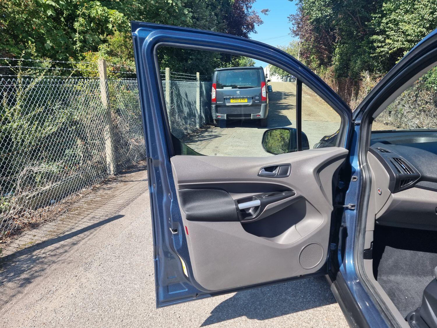 Used Ford Grand Tourneo Connect 2020 for sale - 76625529: Photo 30