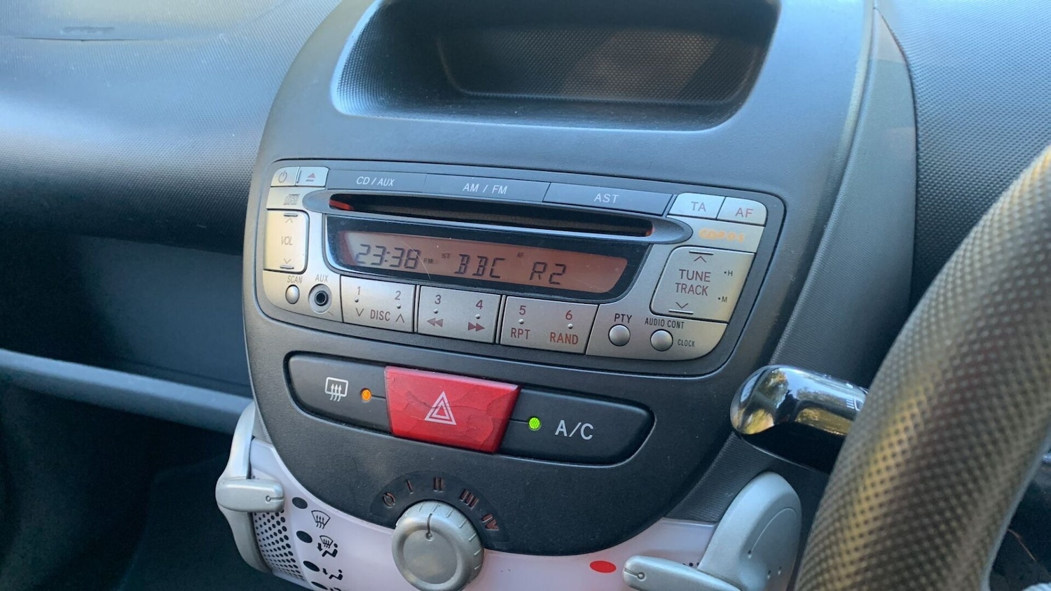 Used Toyota AYGO 2010 for sale - 76374260: Photo 5