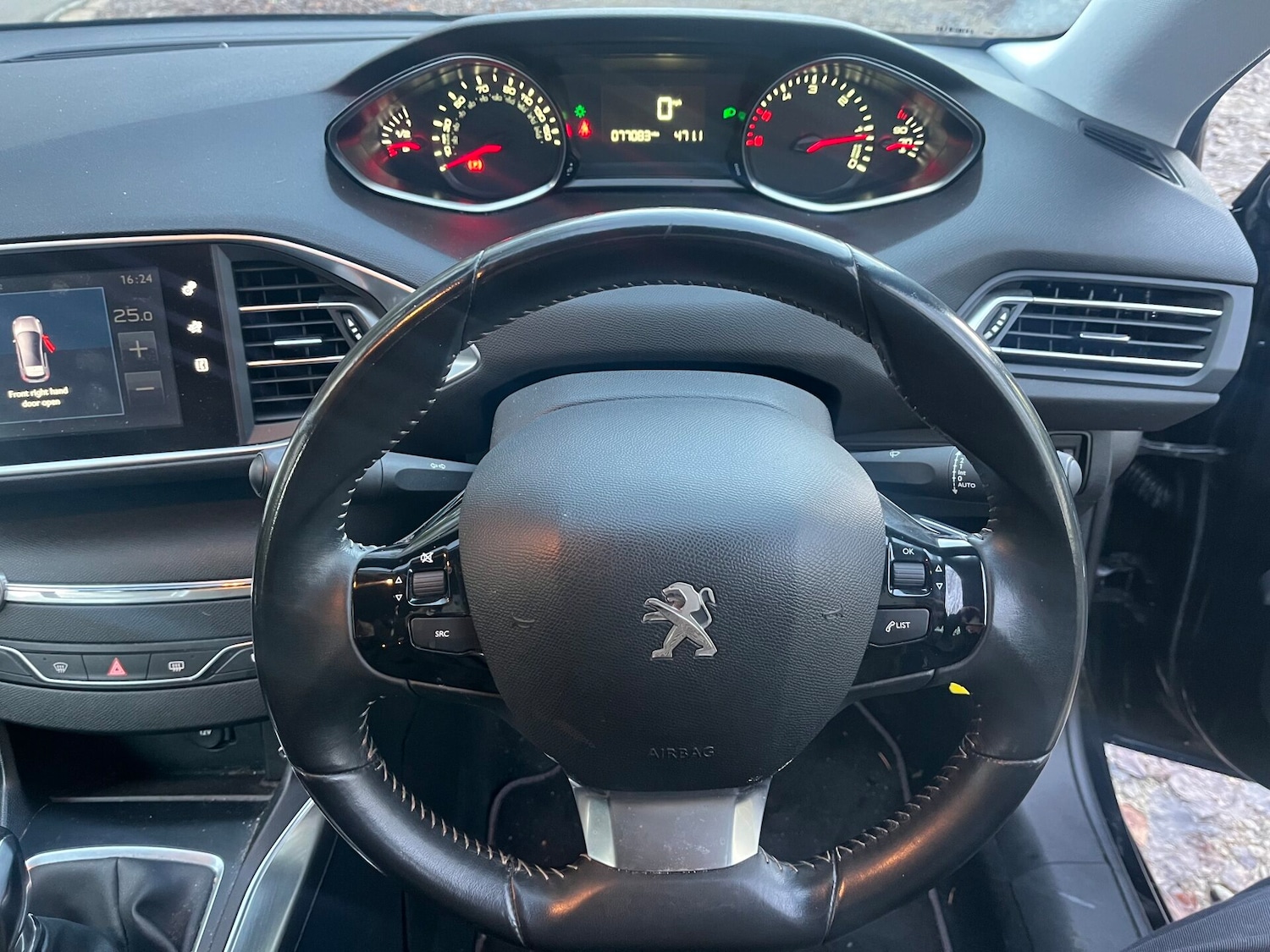 Used Peugeot 308 2015 for sale - 76778170: Photo 13