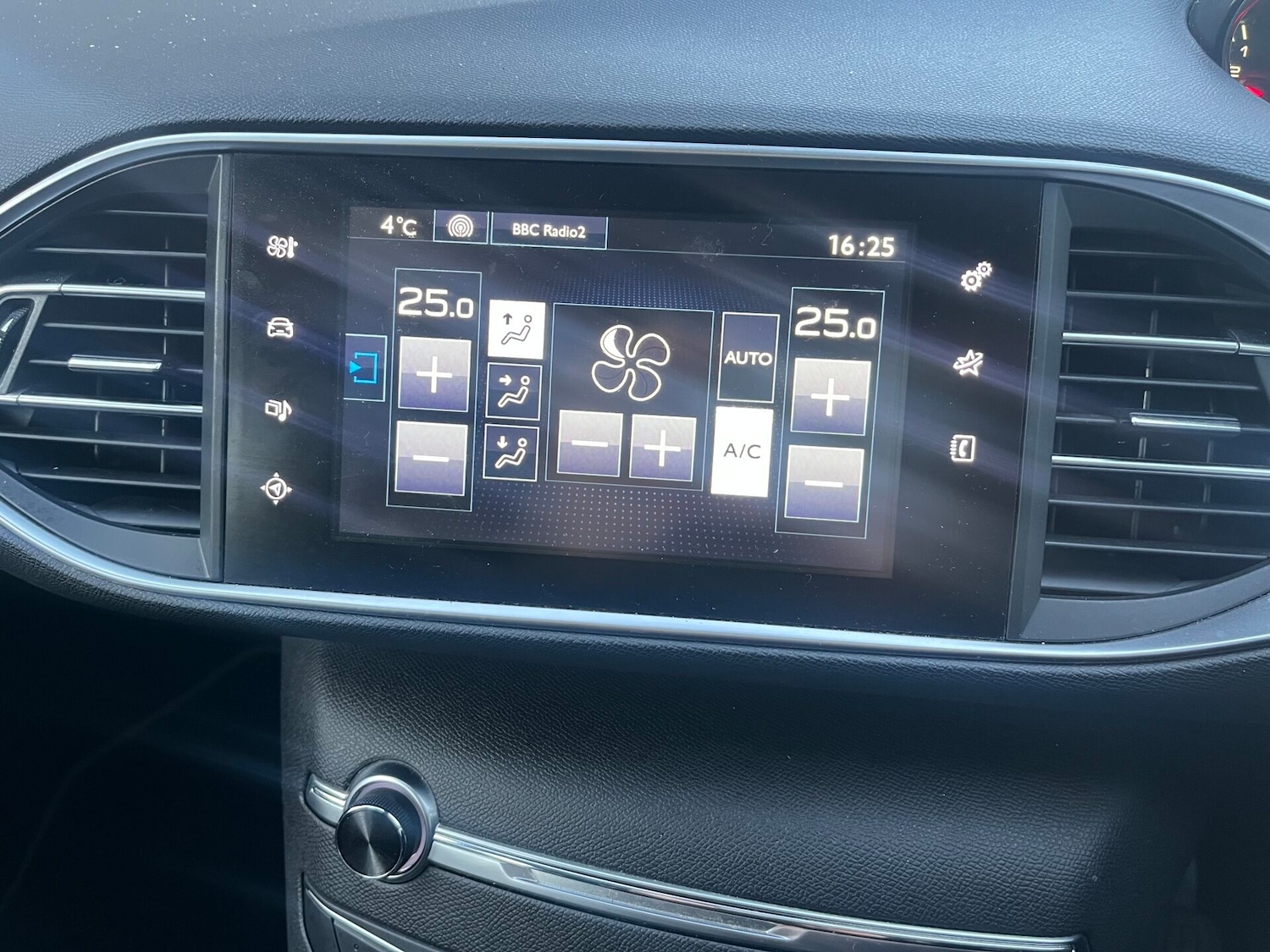 Used Peugeot 308 2015 for sale - 76778170: Photo 15