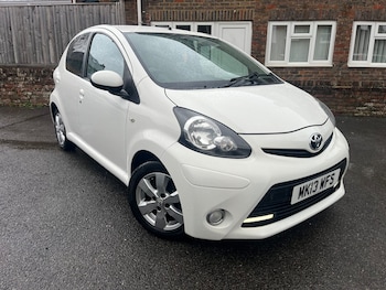 2013 - VVT-I FIRE £20 ROAD TAX ULEZ COMPLIANT** 5-Door