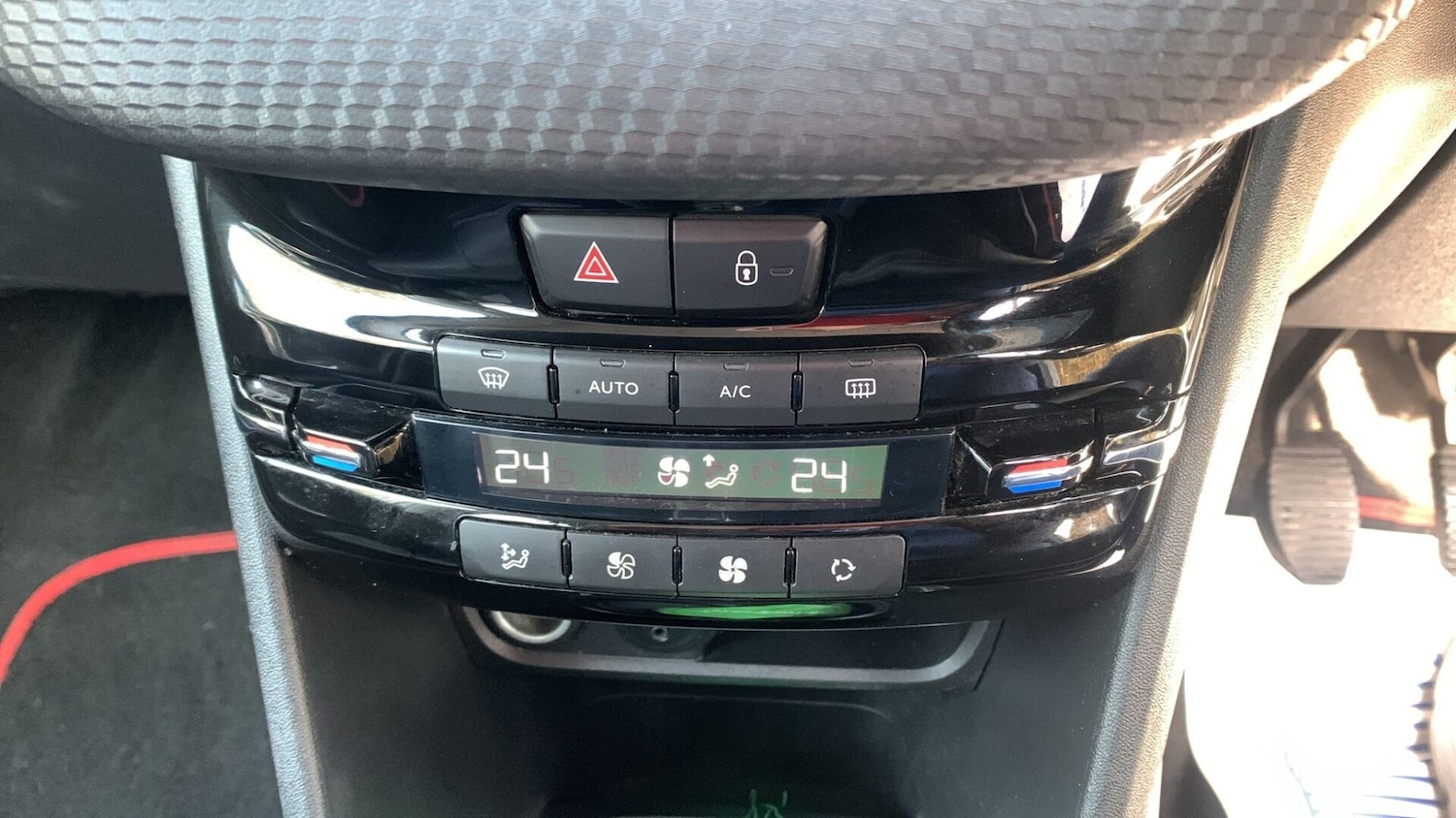 Used Peugeot 2008 2014 for sale - 77974693: Photo 12