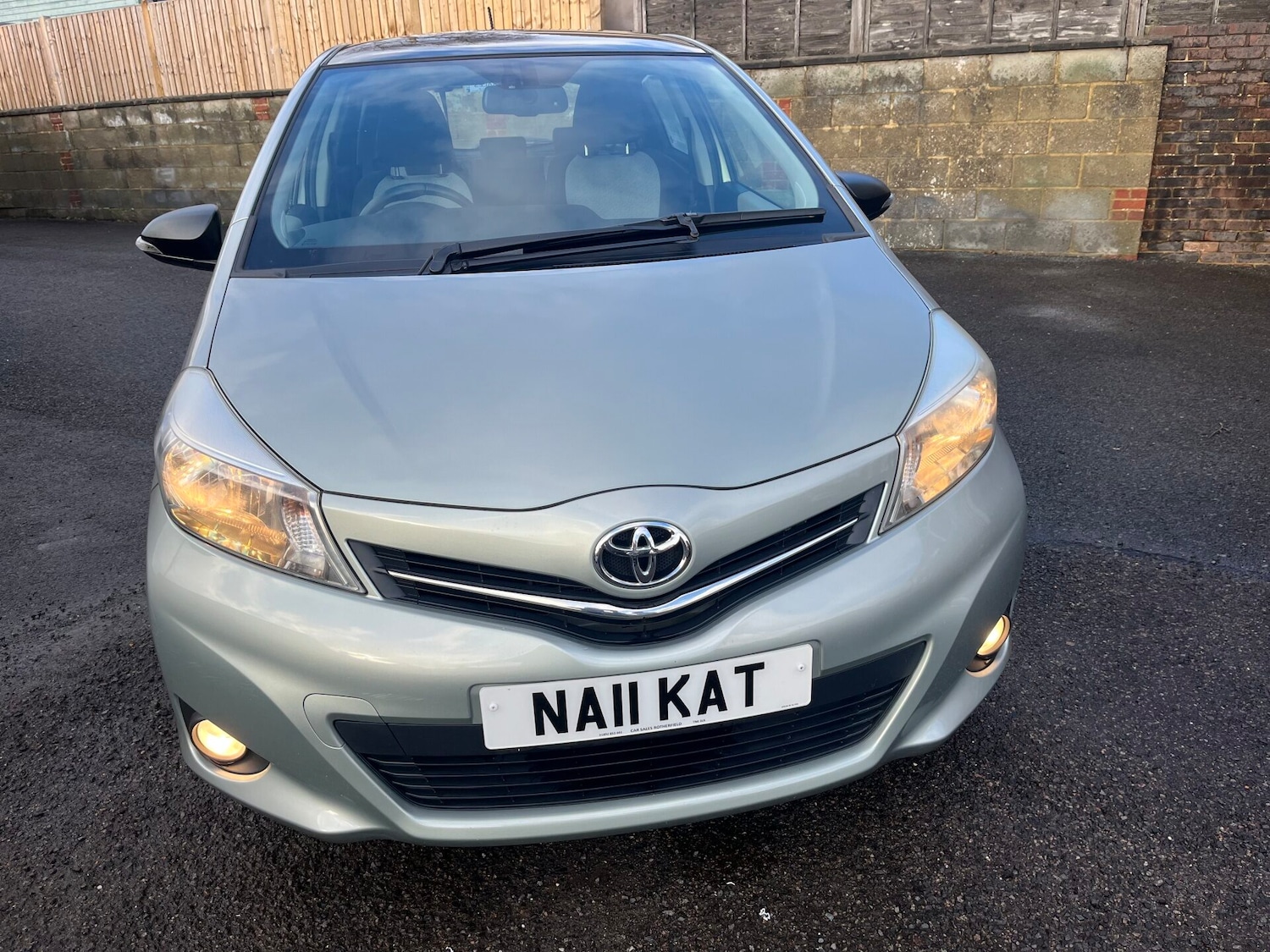 Used Toyota Yaris 2012 for sale - 77226195: Photo 2
