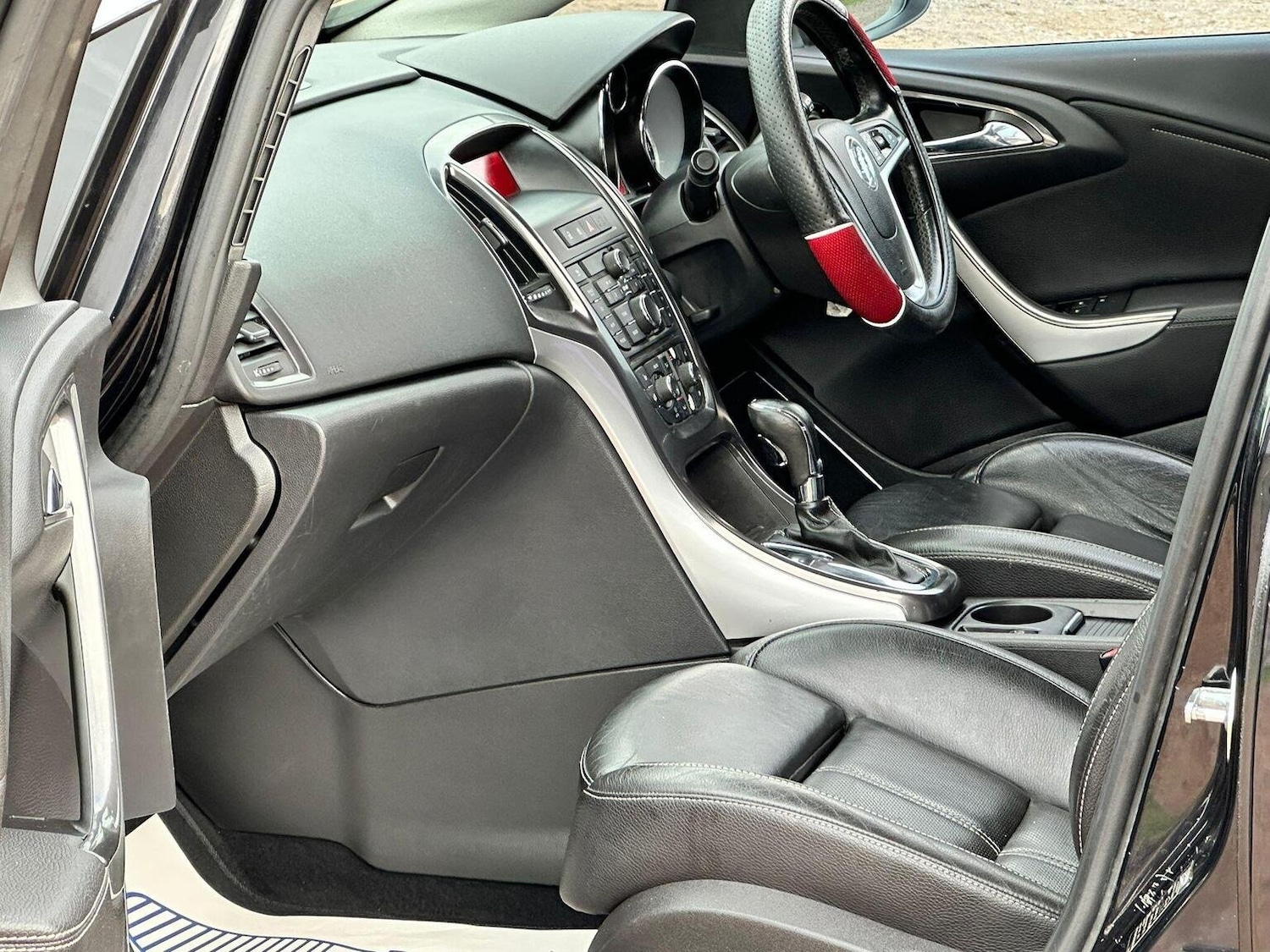 Used Vauxhall Astra 2010 for sale - 76225218: Photo 29