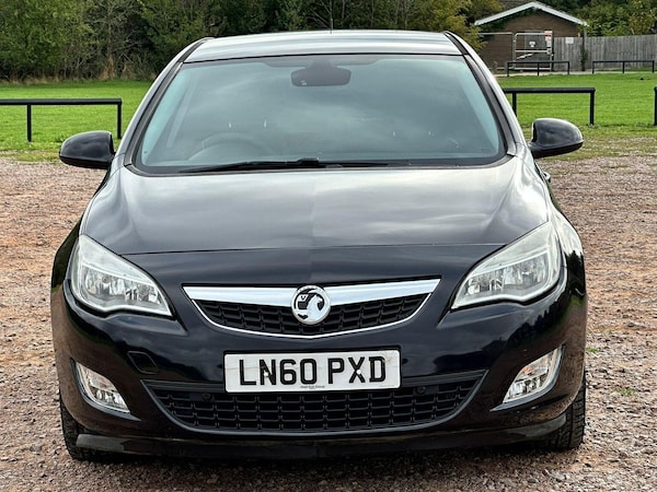 Used Vauxhall Astra 2010 for sale - 76225218: Photo 2
