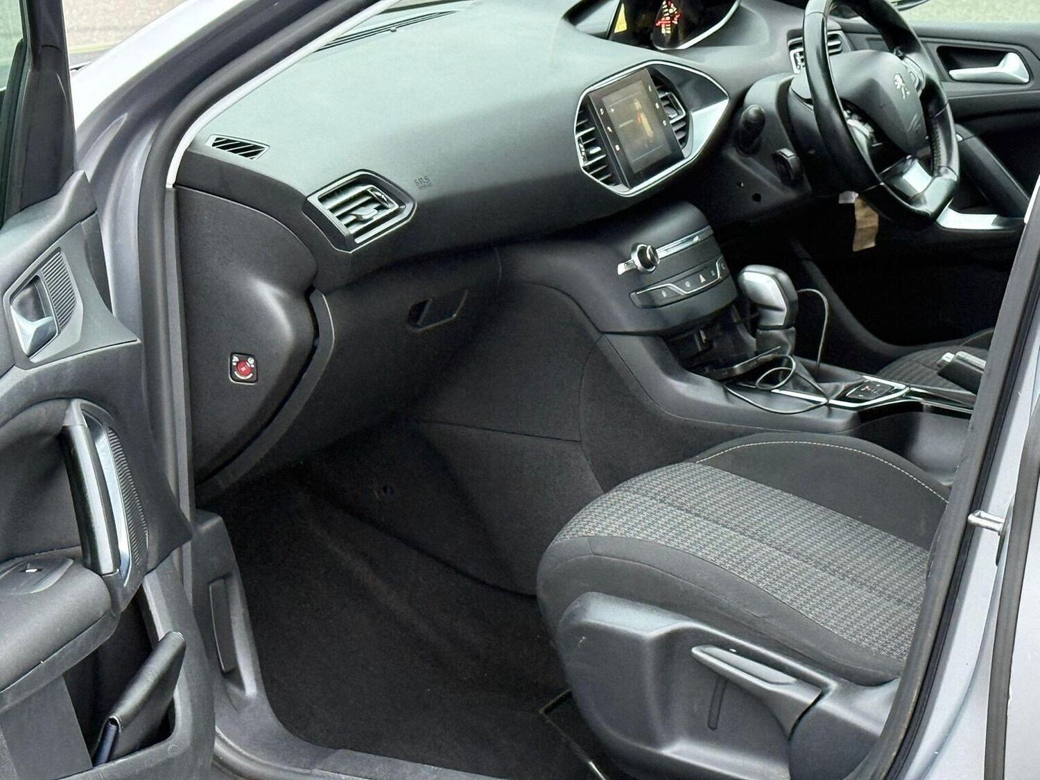 Used Peugeot 308 2017 for sale - 77643752: Photo 35