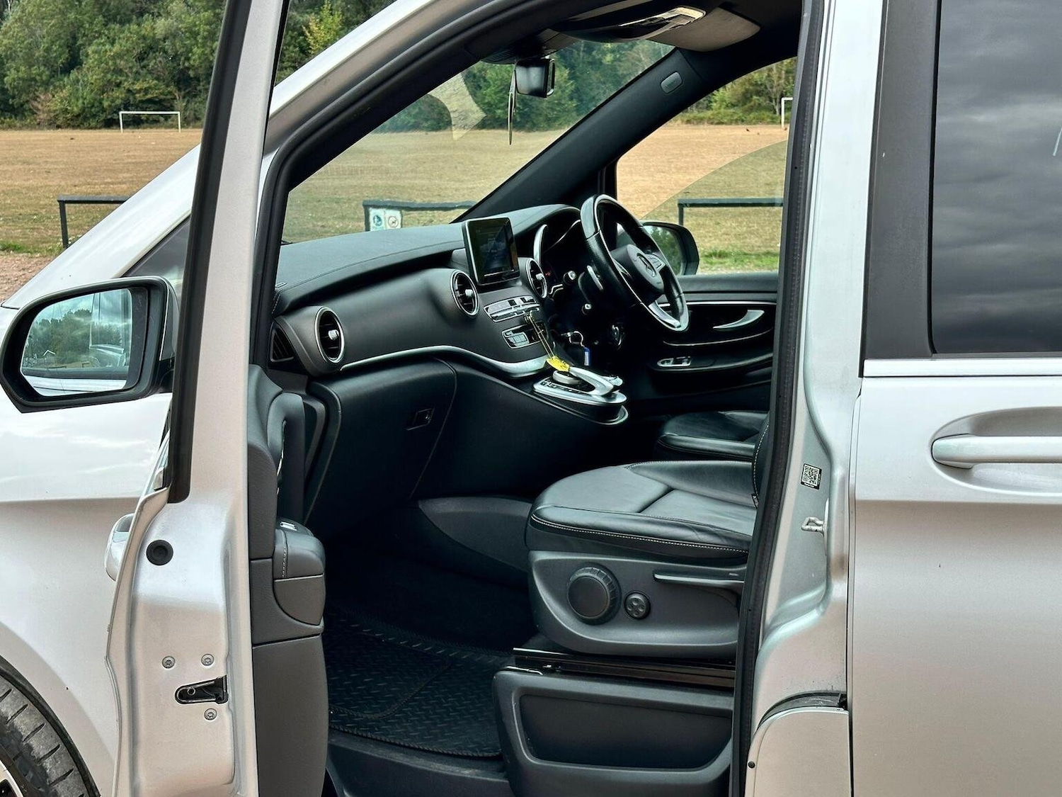 Used Mercedes-Benz V-Class 2017 for sale - 77173037: Photo 33