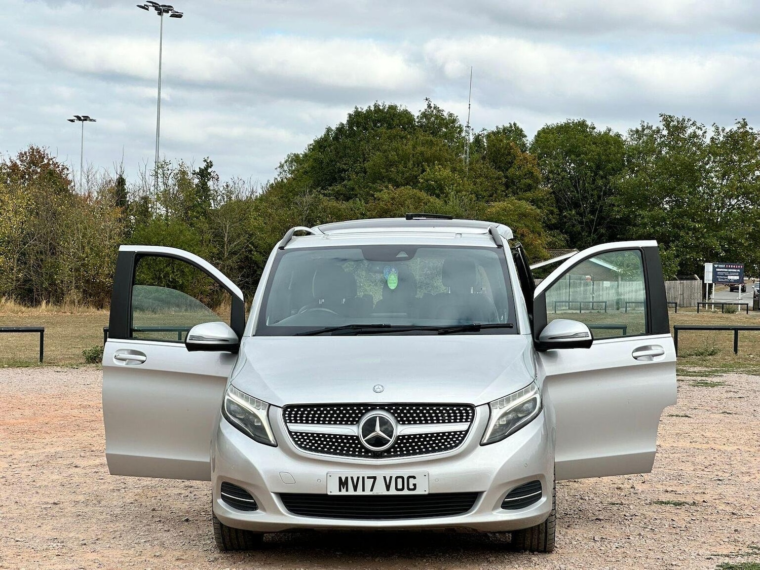 Used Mercedes-Benz V-Class 2017 for sale - 77173037: Photo 6