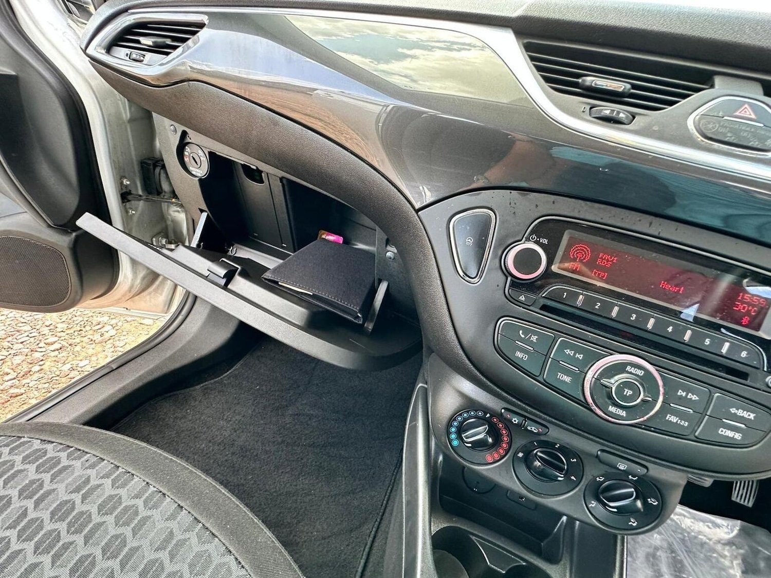 Used Vauxhall Corsa 2015 for sale - 77173033: Photo 17