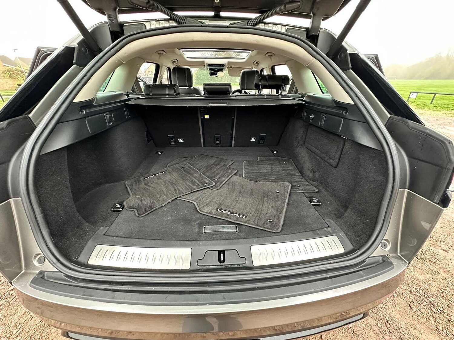 Used Land Rover Range Rover Velar 2018 for sale - 76605800: Photo 32