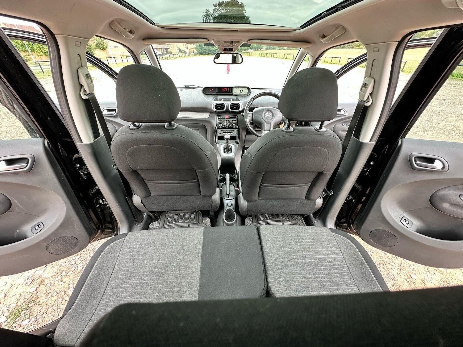 Used Citroen C3 Picasso 2017 for sale - 77173035: Photo 32