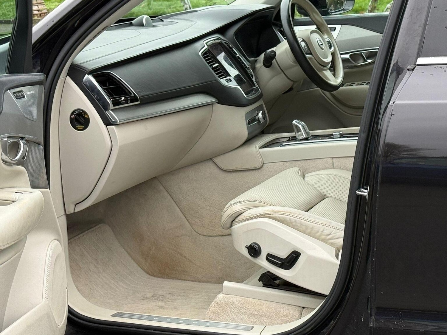 Used Volvo XC90 2015 for sale - 77643753: Photo 37