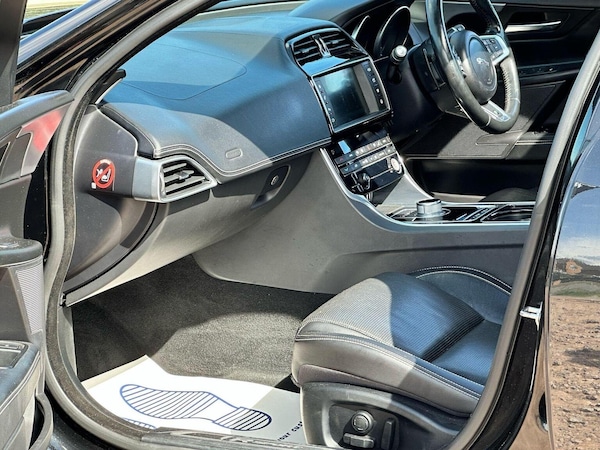 Used Jaguar XE 2015 for sale - 75550233: Photo 31
