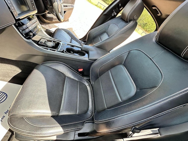 Used Jaguar XE 2015 for sale - 75550233: Photo 33