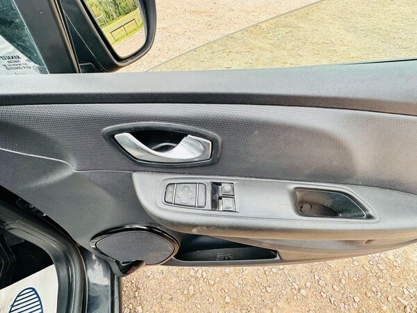 Used Renault Clio 2017 for sale - 75475540: Photo 33