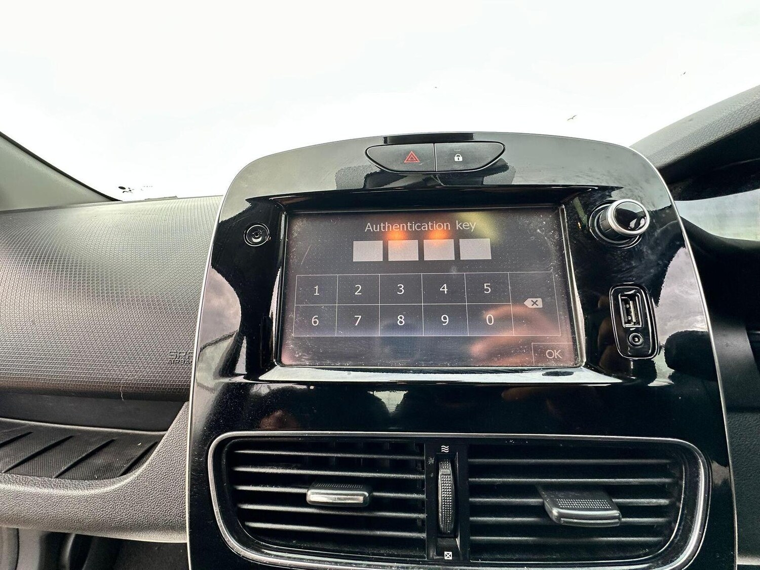 Used Renault Clio 2017 for sale - 76891748: Photo 26