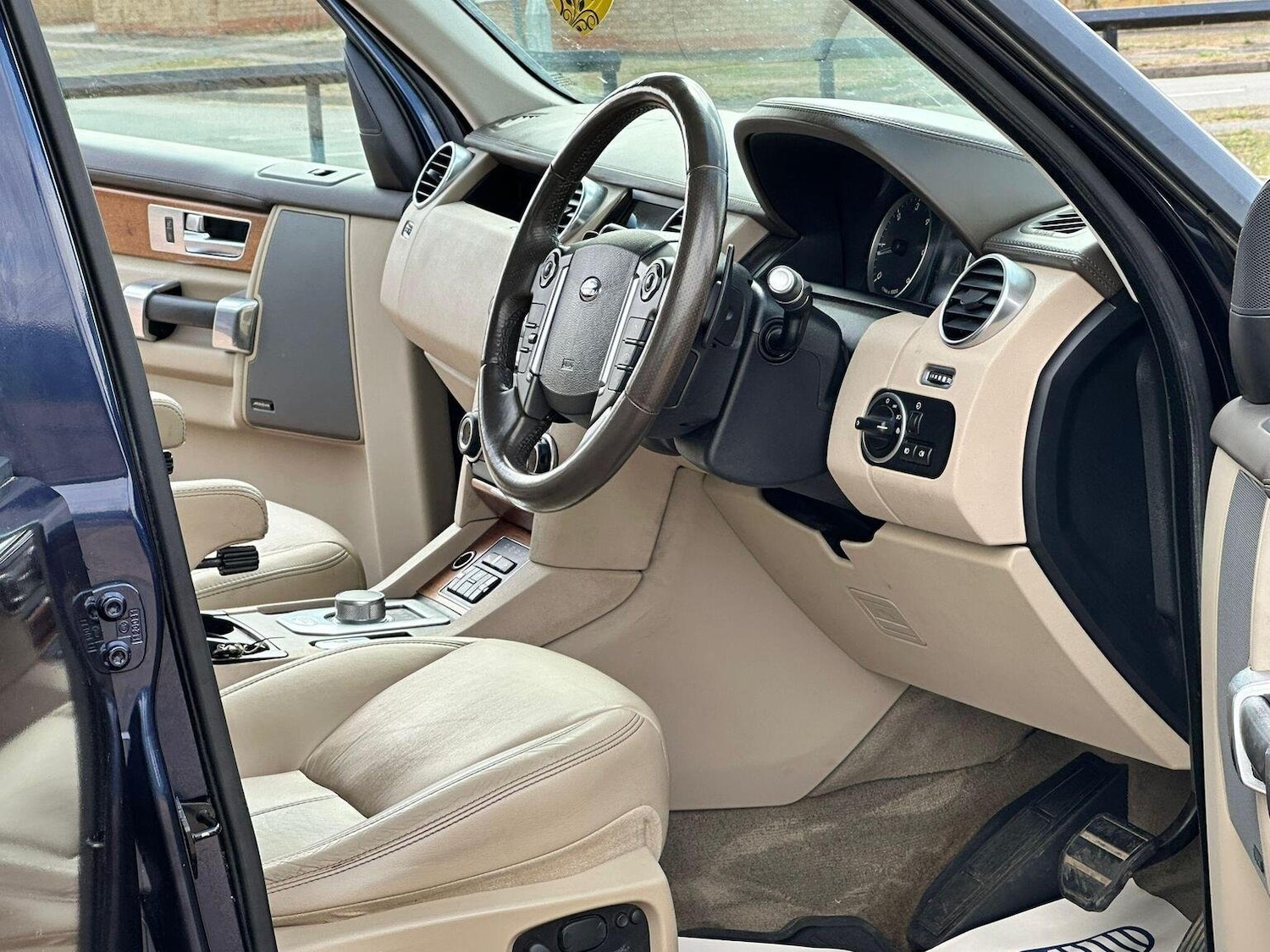 Used Land Rover Discovery 4 2015 for sale - 75731219: Photo 16