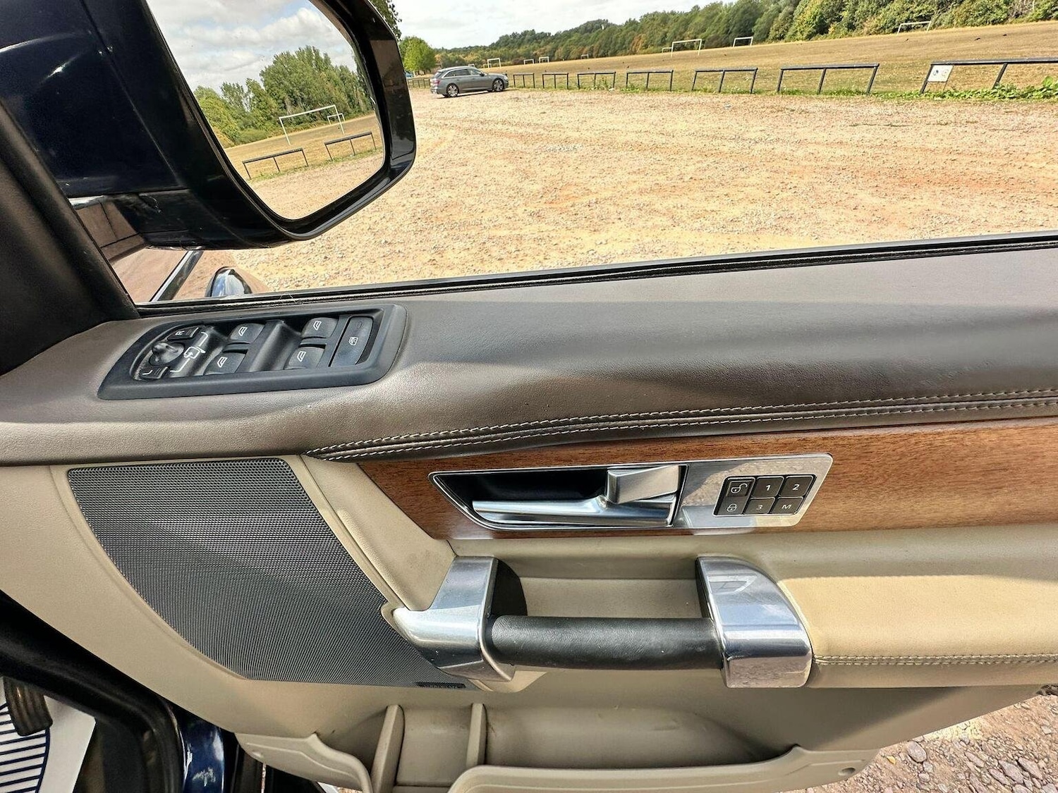 Used Land Rover Discovery 4 2015 for sale - 75731219: Photo 28