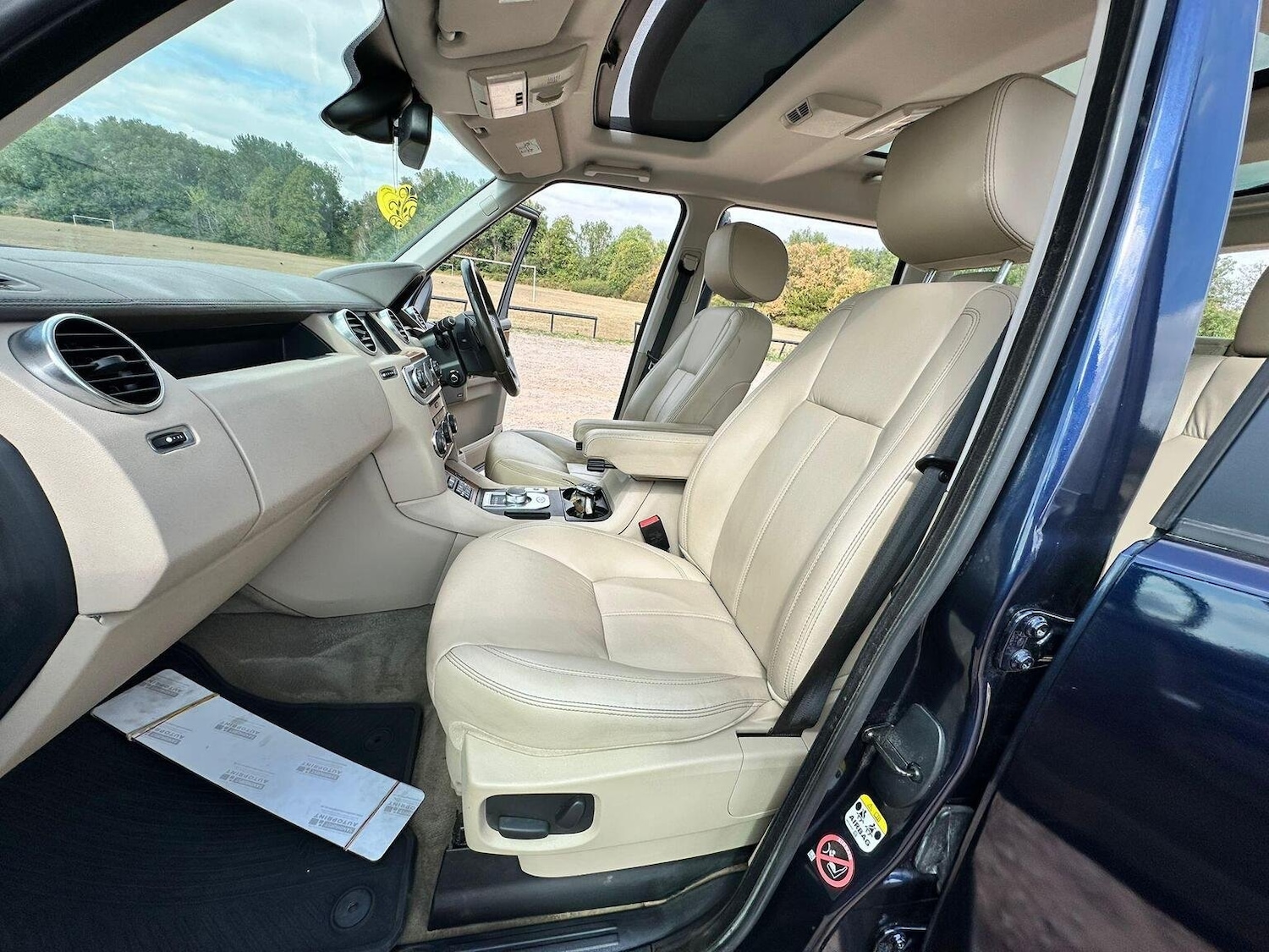 Used Land Rover Discovery 4 2015 for sale - 75731219: Photo 32