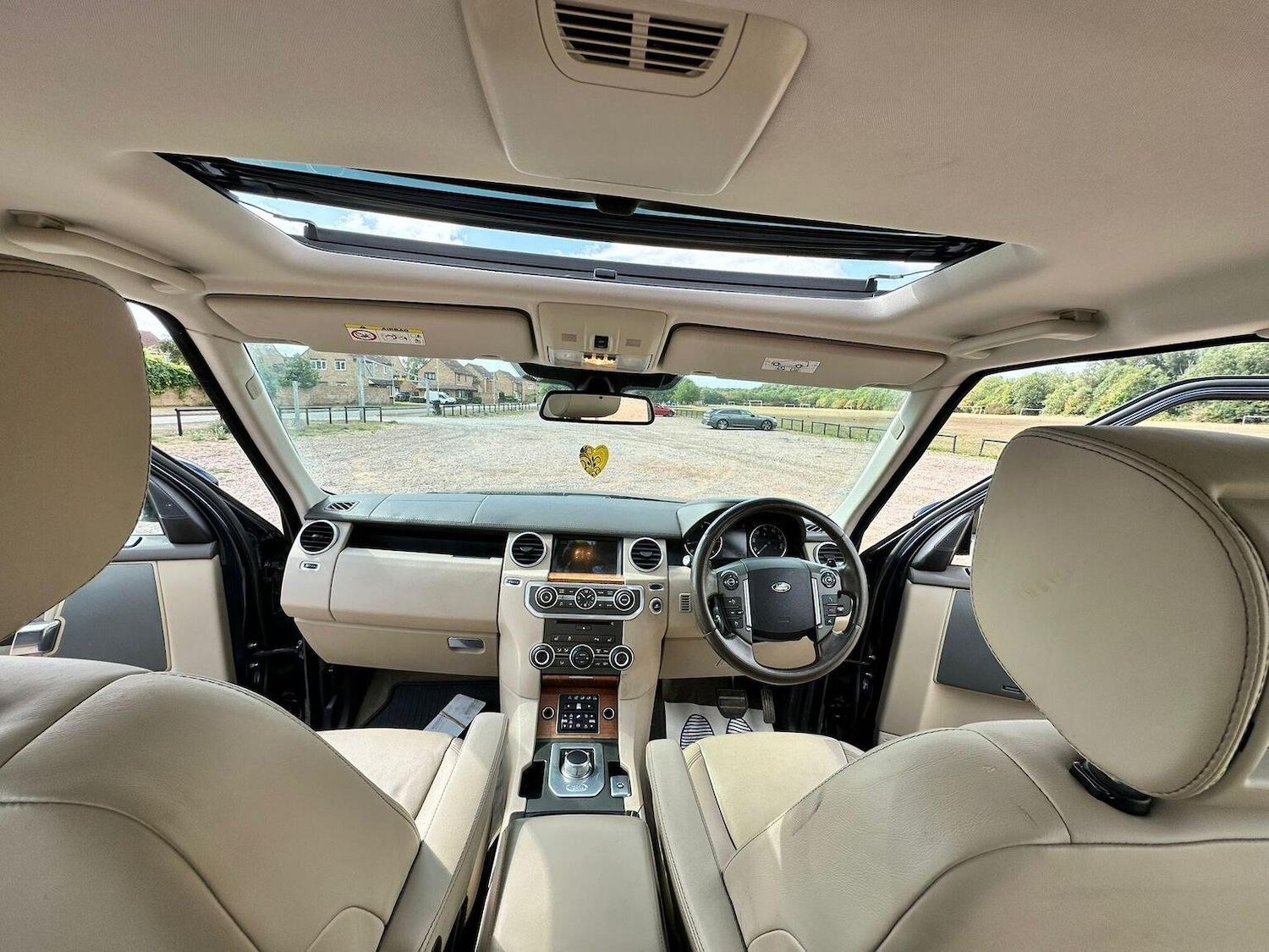 Used Land Rover Discovery 4 2015 for sale - 75731219: Photo 37