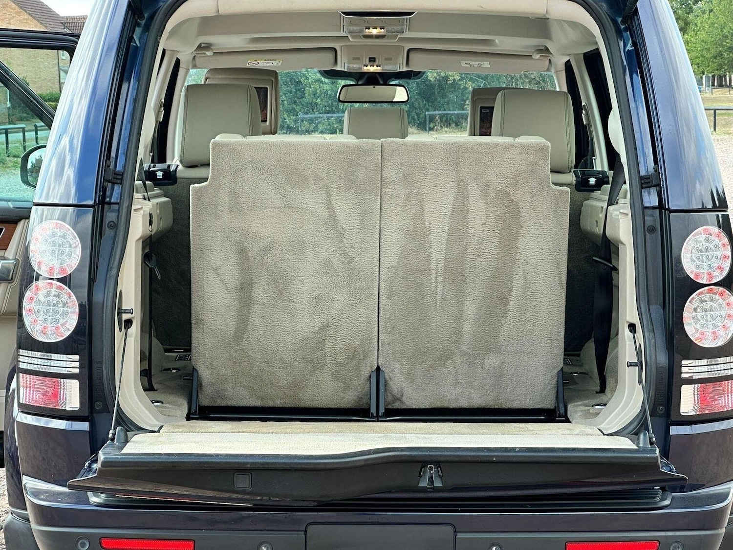 Used Land Rover Discovery 4 2015 for sale - 75731219: Photo 40