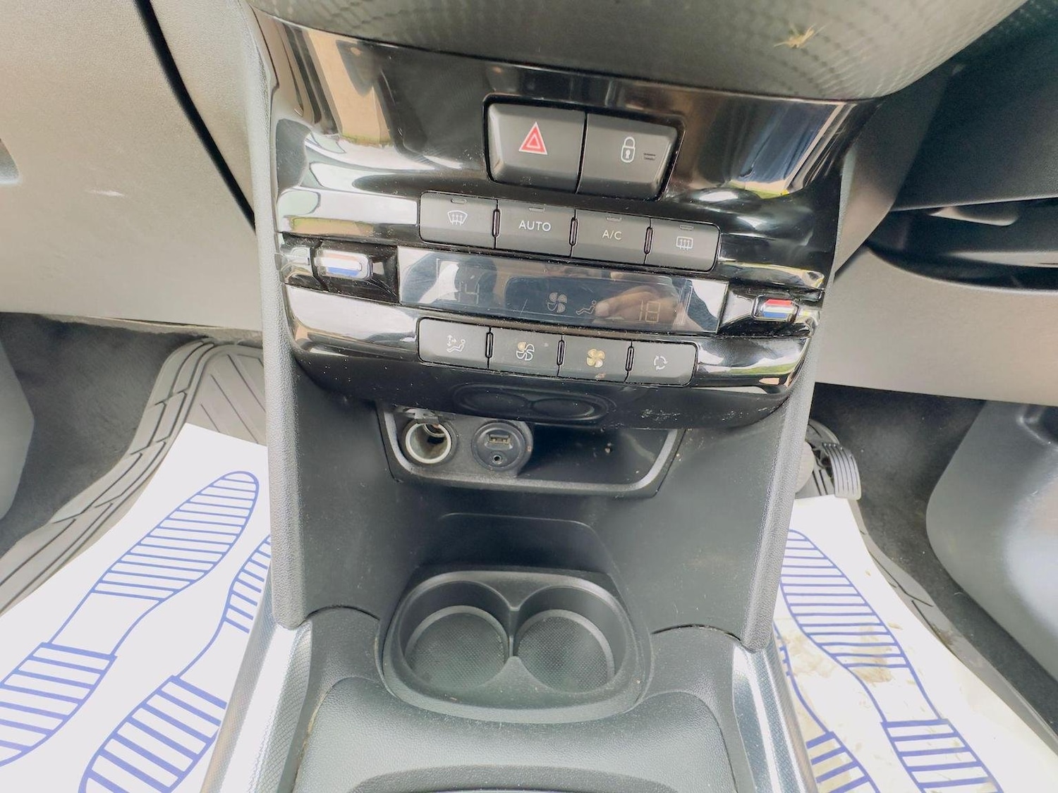 Used Peugeot 2008 2014 for sale - 76794559: Photo 17