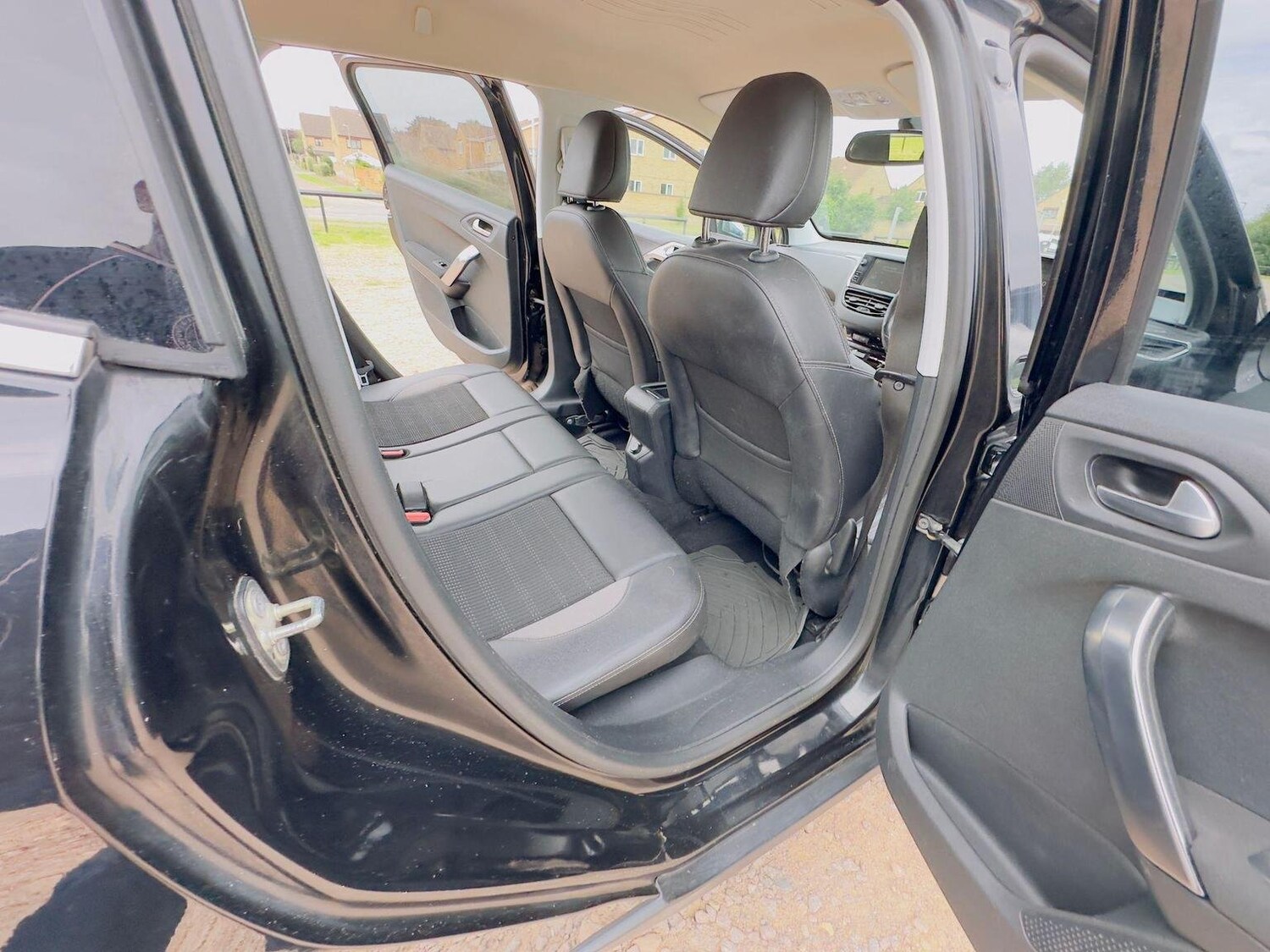 Used Peugeot 2008 2014 for sale - 76794559: Photo 25