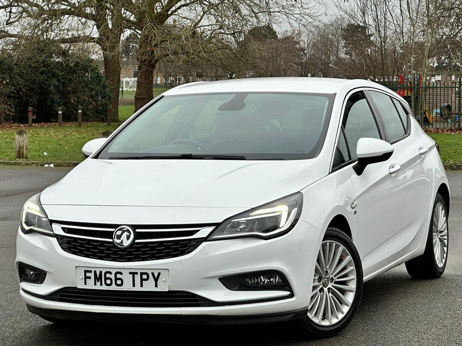 Used Vauxhall Astra 2017 for sale - 77438453: Photo 3