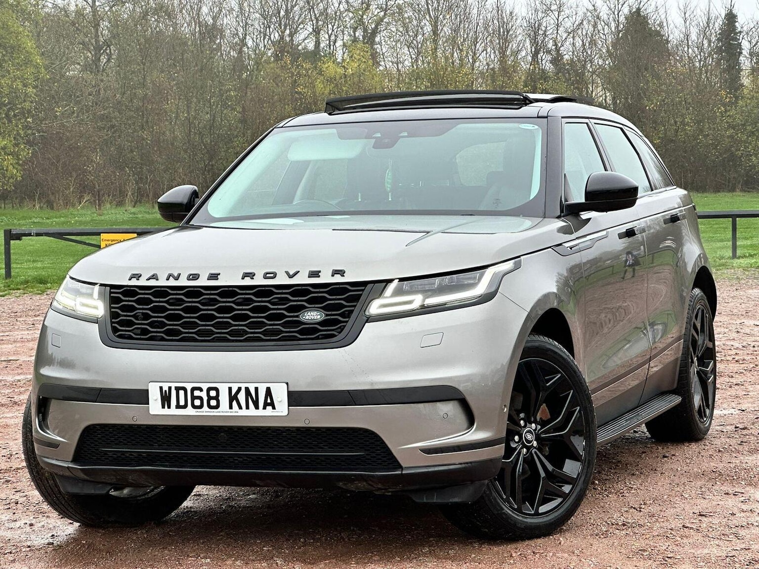 Used Land Rover Range Rover Velar 2018 for sale - 76769886: Photo 3