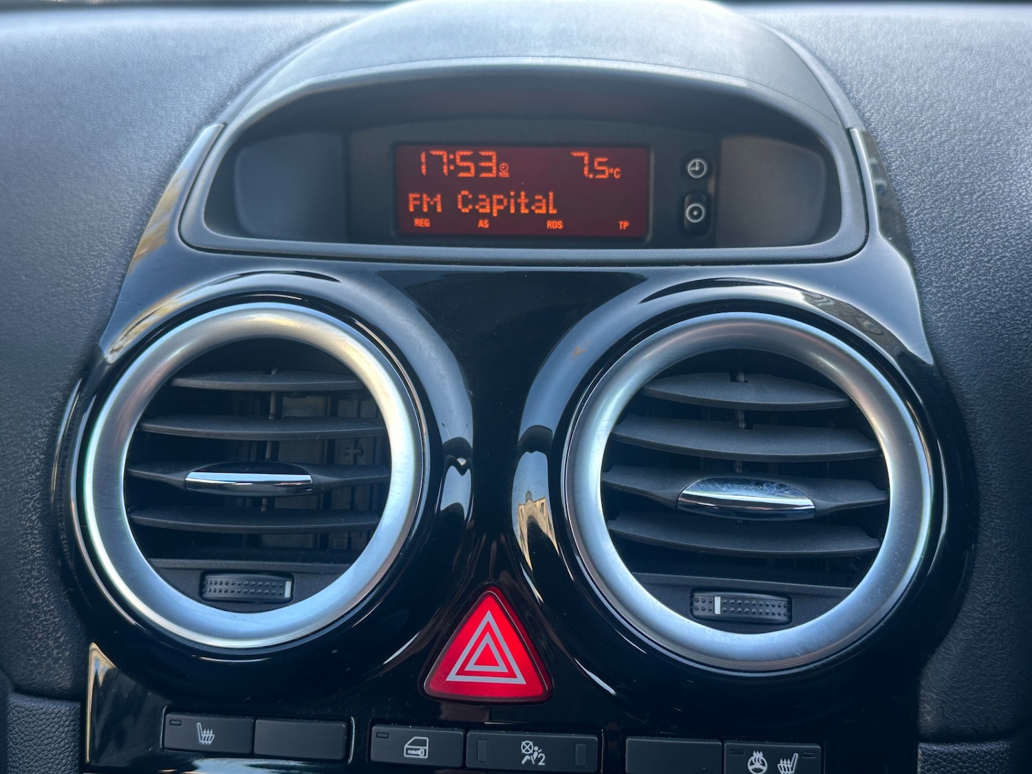 Used Peugeot 108 2015 for sale - 77072975: Photo 16