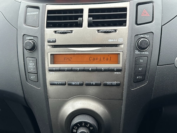Used Toyota Yaris 2010 for sale - 76293136: Photo 12