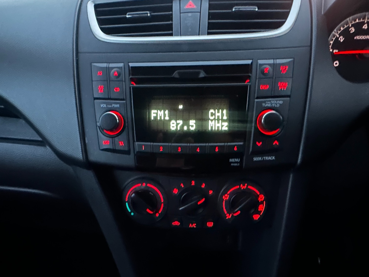 Used Suzuki Swift 2012 for sale - 77077910: Photo 13