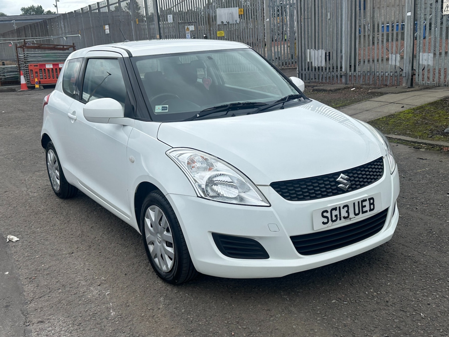 Used Suzuki Swift 2013 for sale - 76070505: Photo 1