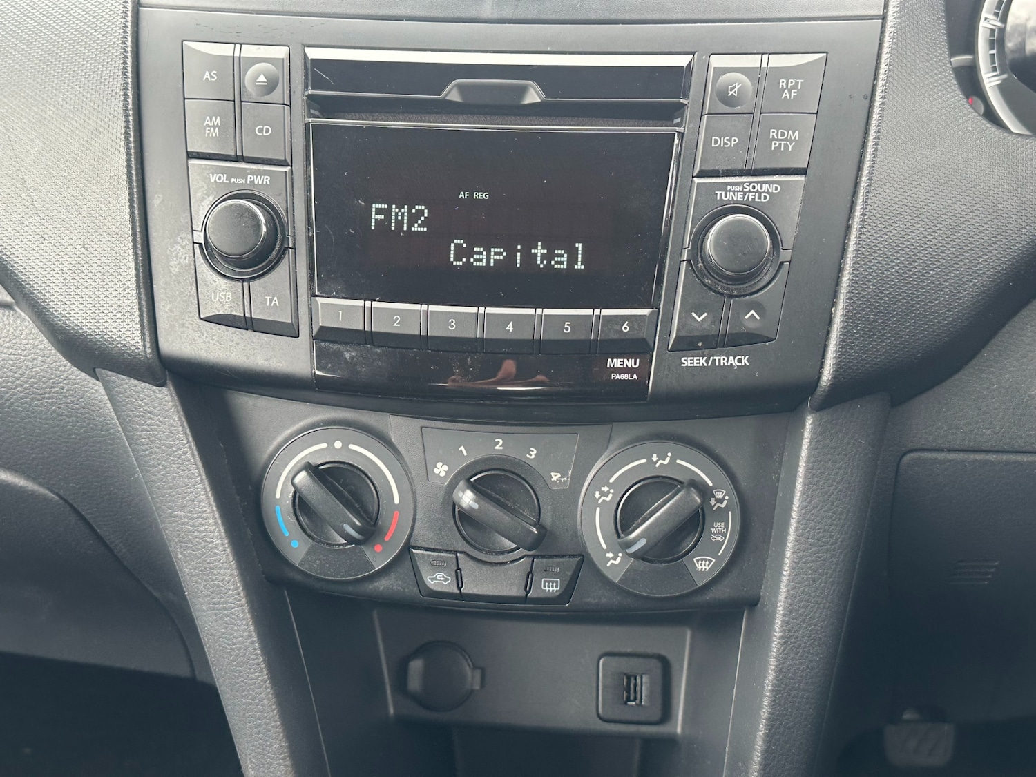 Used Suzuki Swift 2013 for sale - 76070505: Photo 10