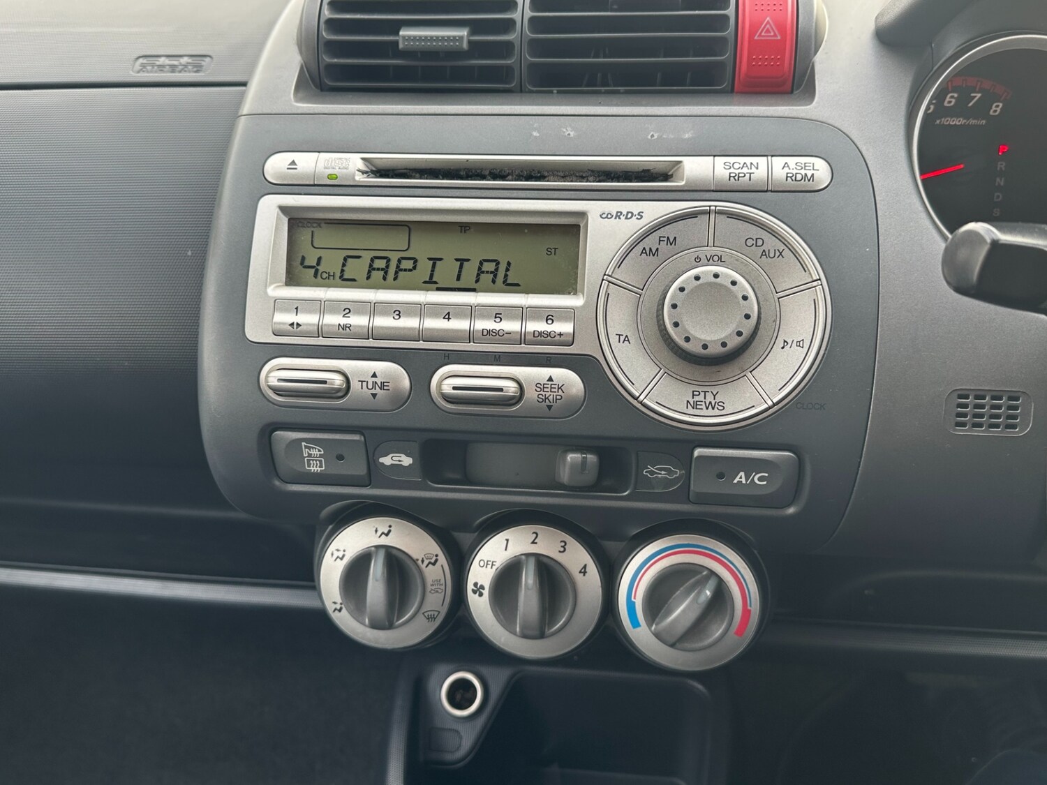 Used Honda Jazz 2004 for sale - 77998308: Photo 11