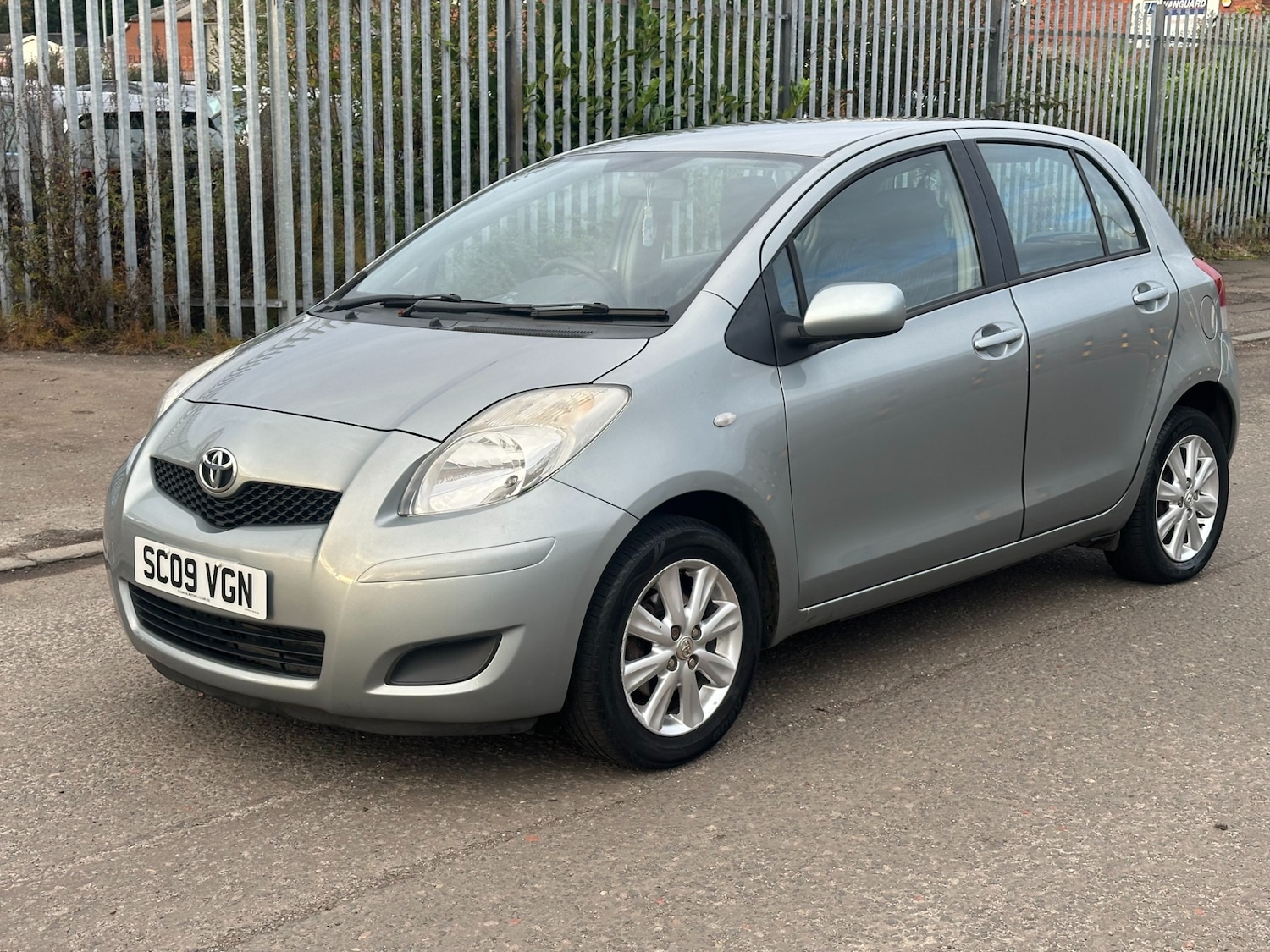 Used Toyota Yaris 2009 for sale - 76375715: Photo 21