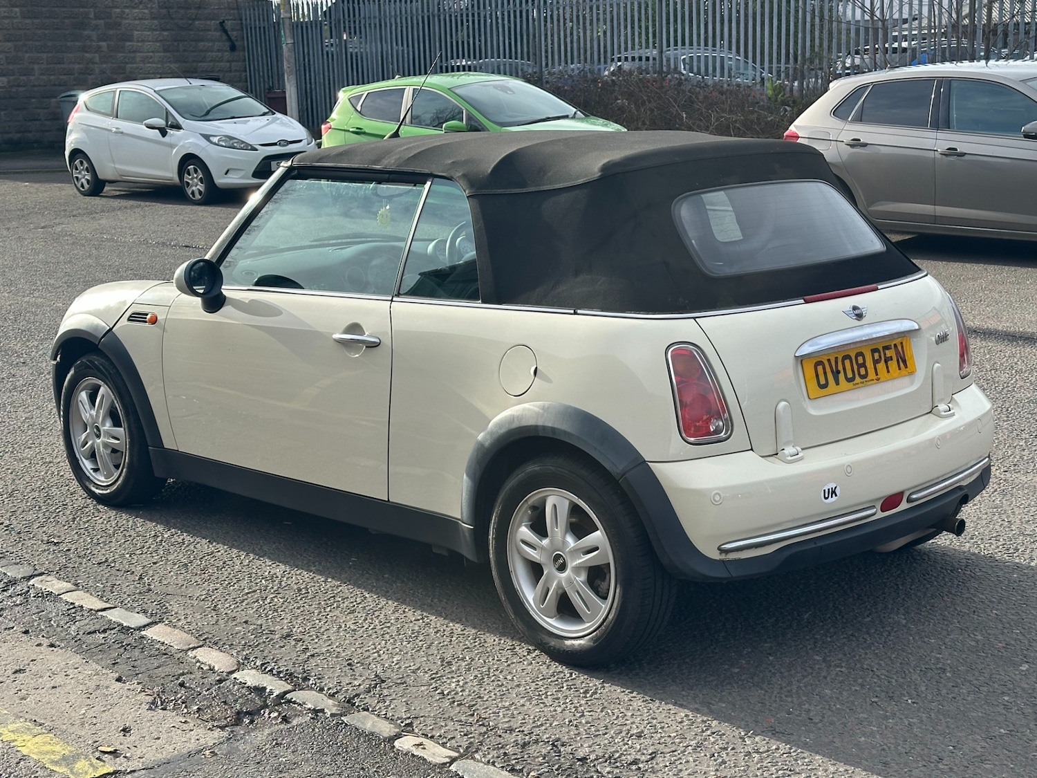 Used MINI Convertible 2008 for sale - 77637062: Photo 4
