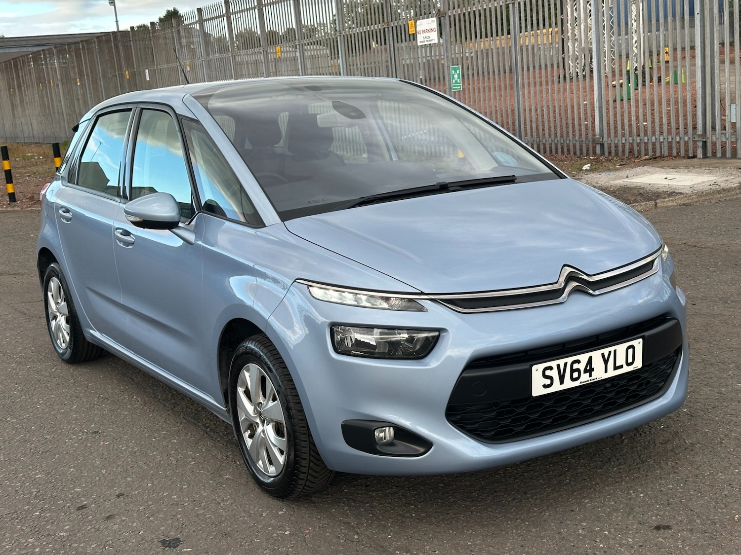 Used Citroen C4 Picasso 2014 for sale - 76161621: Photo 2