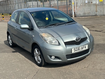 Used Toyota Yaris 2011 for sale - 79611733: Photo