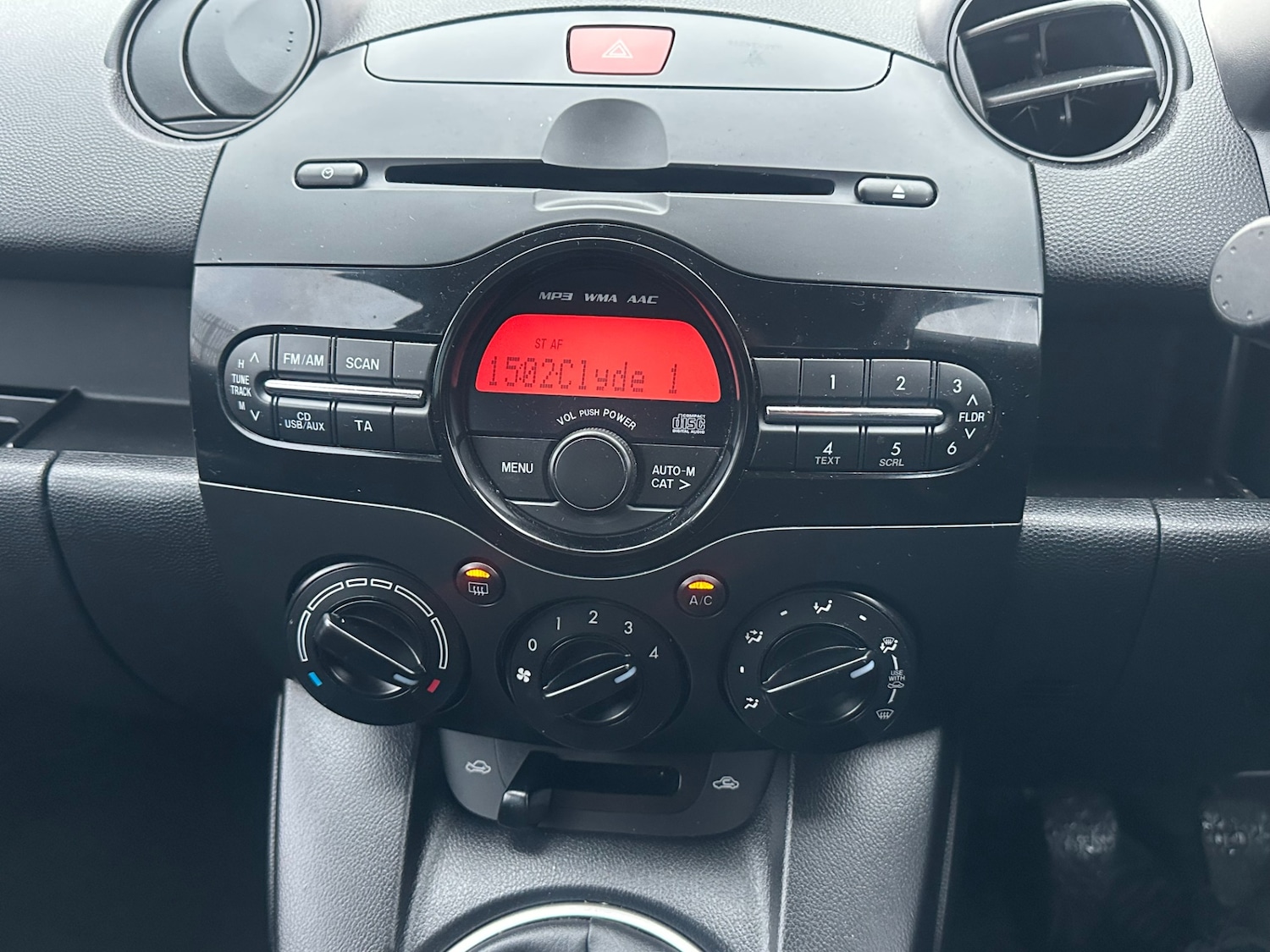 Used Mazda Mazda2 2014 for sale - 76982940: Photo 12