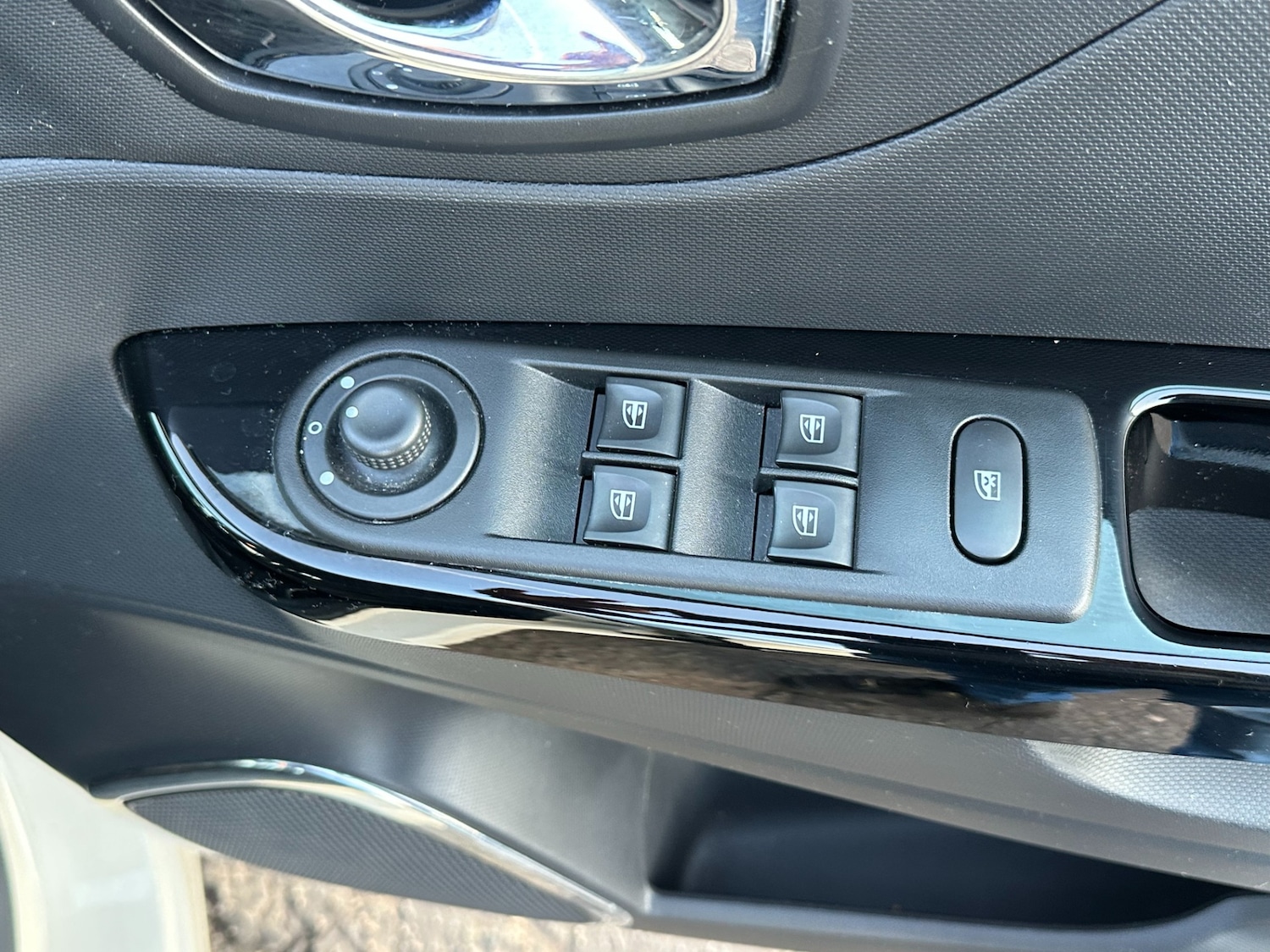 Used Renault Captur 2014 for sale - 77073165: Photo 15