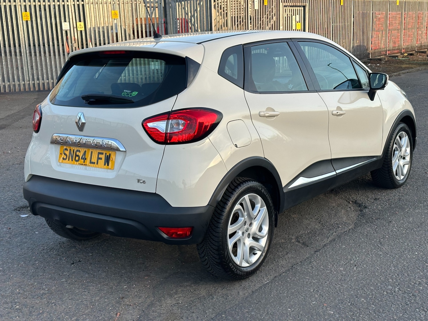 Used Renault Captur 2014 for sale - 77073165: Photo 8
