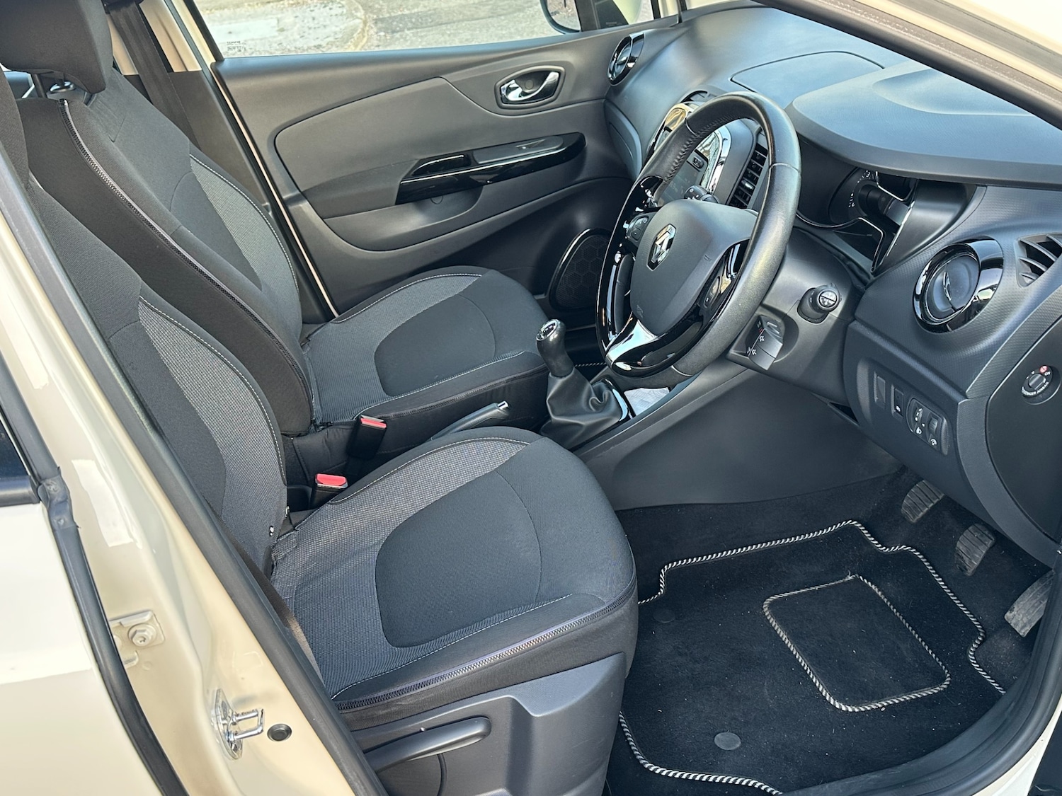 Used Renault Captur 2014 for sale - 77073165: Photo 9