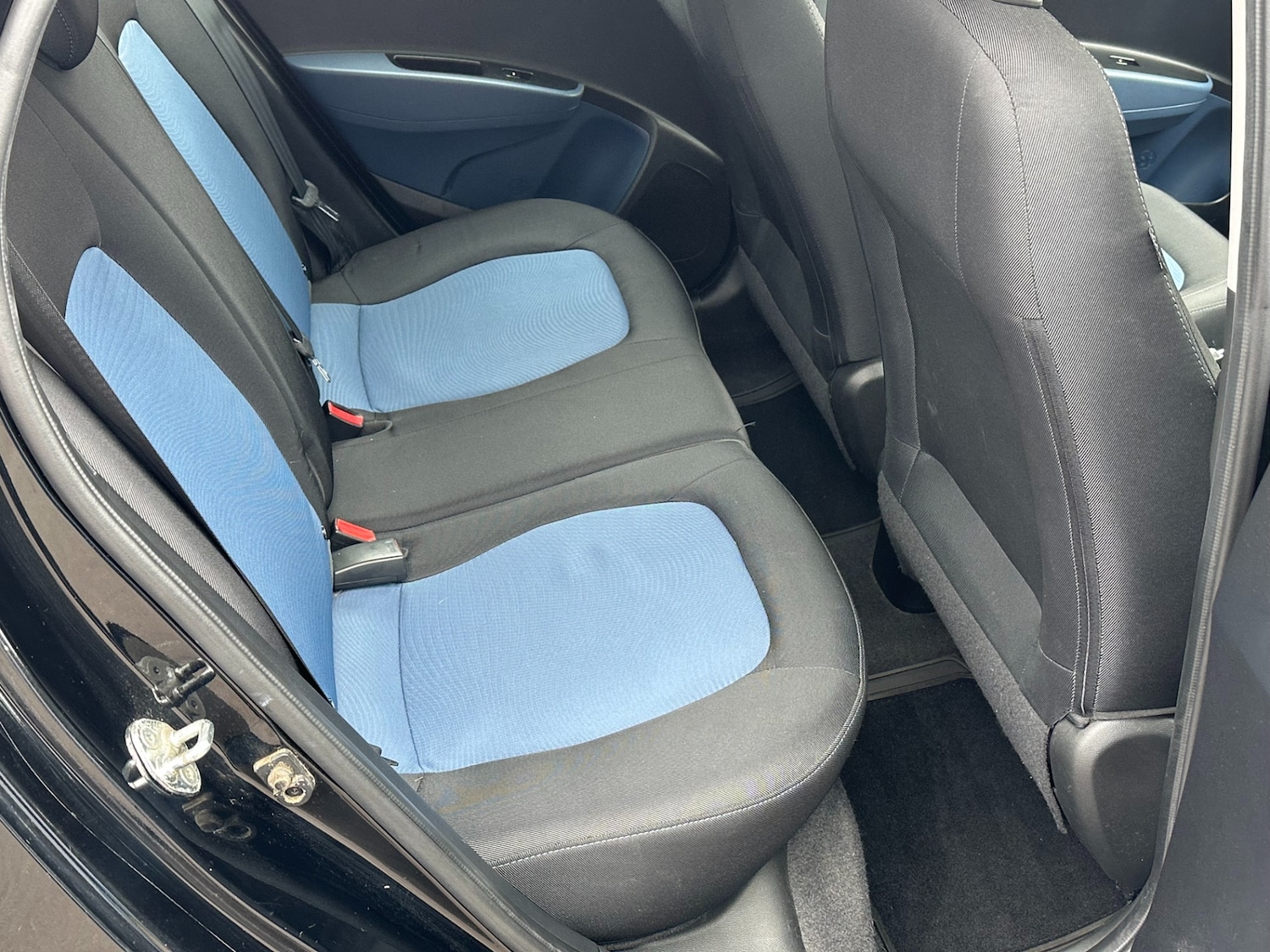 Used Hyundai i10 2015 for sale - 76070507: Photo 8