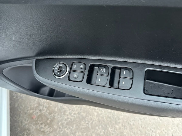 Used Hyundai i10 2018 for sale - 76293311: Photo 16