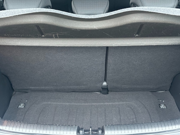 Used Hyundai i10 2018 for sale - 76293311: Photo 18