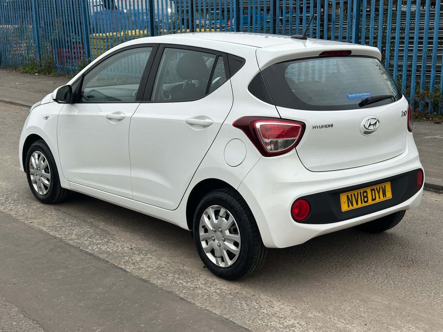 Used Hyundai i10 2018 for sale - 76293311: Photo 4