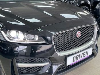 Used Jaguar F-Pace 2019 for sale - 79437832: Photo