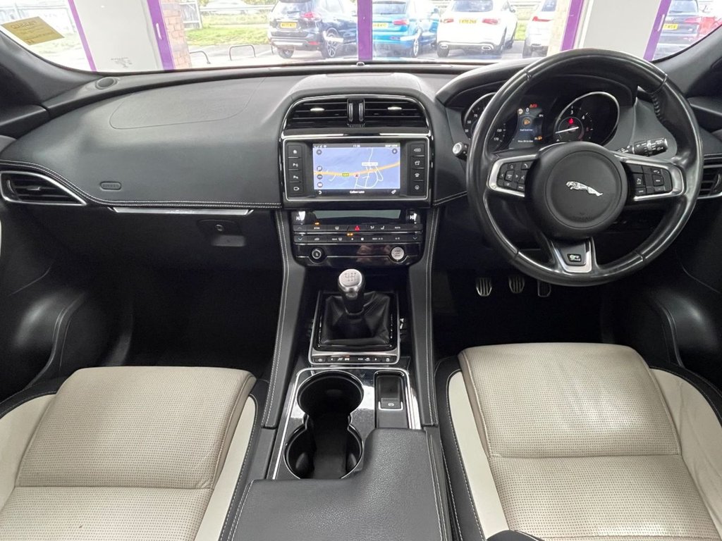 Used Jaguar F-Pace 2018 for sale - 76367486: Photo 2